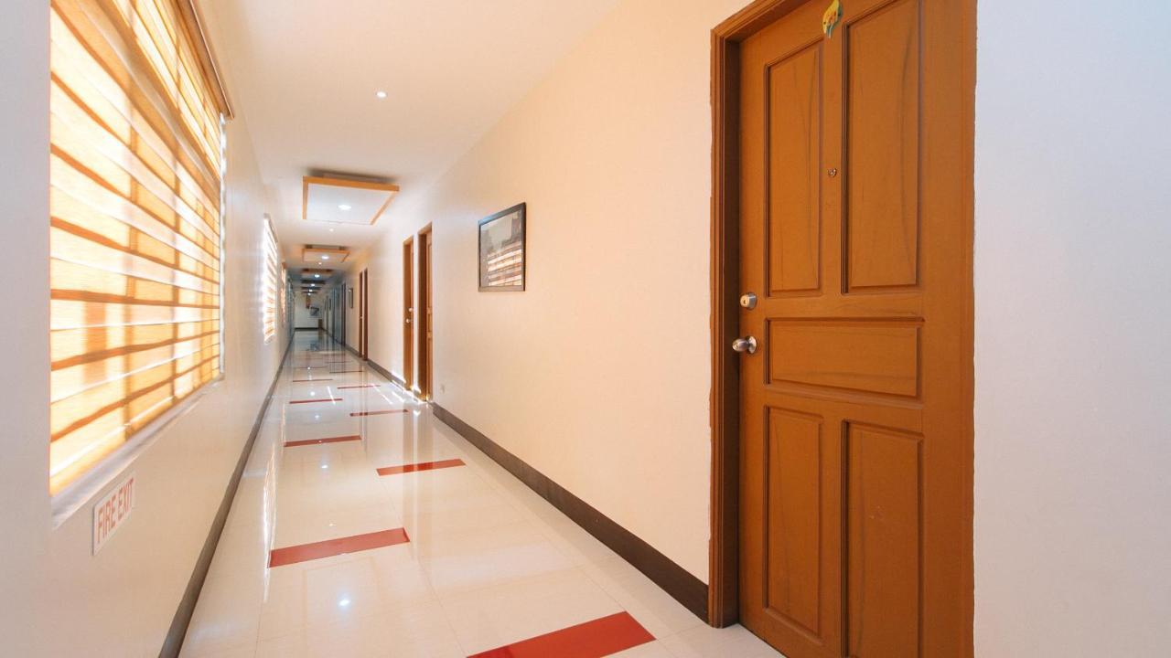 Reddoorz Premium @ Nick Hotel Gerona Tarlac Tarlac City Exterior foto