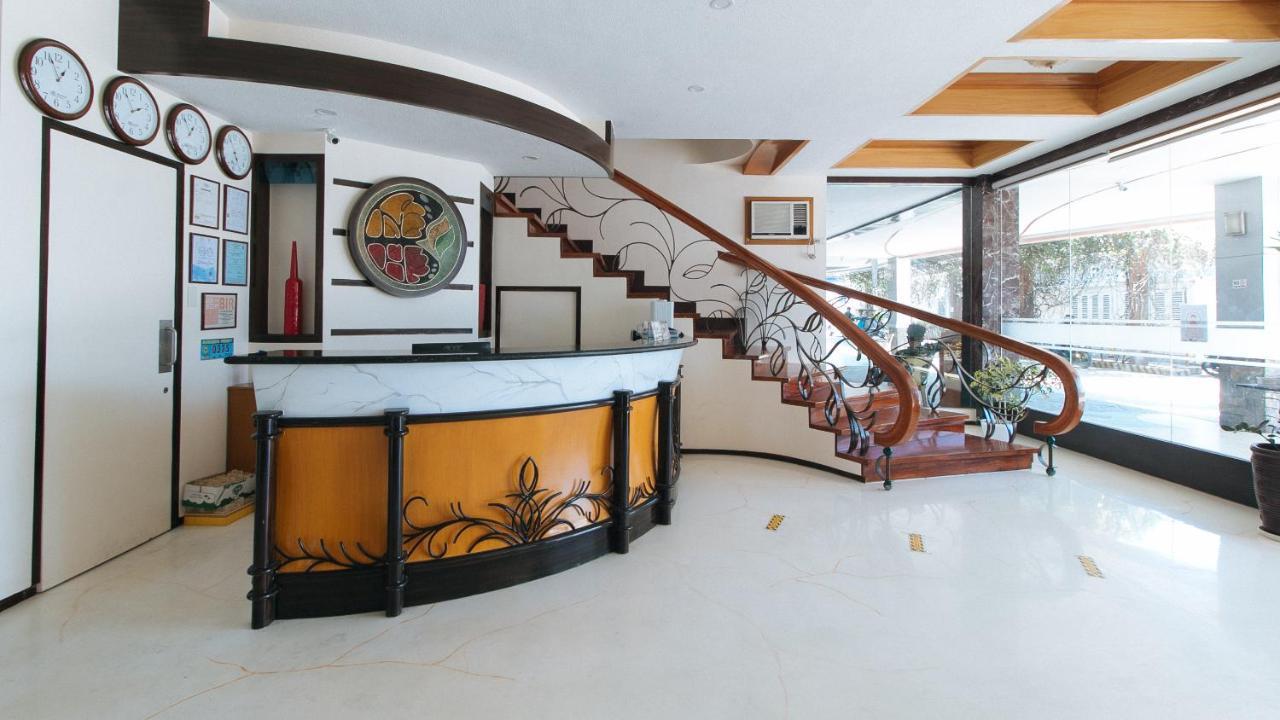 Reddoorz Premium @ Nick Hotel Gerona Tarlac Tarlac City Exterior foto