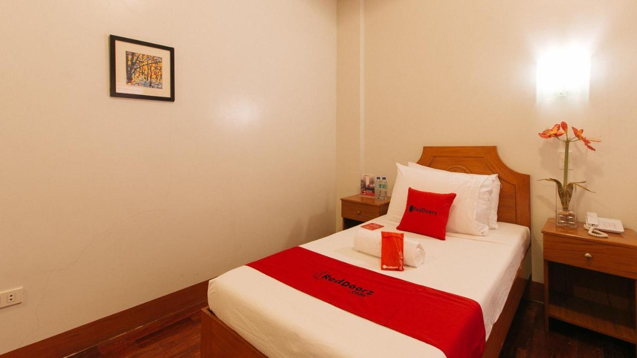 Reddoorz Premium @ Nick Hotel Gerona Tarlac Tarlac City Exterior foto