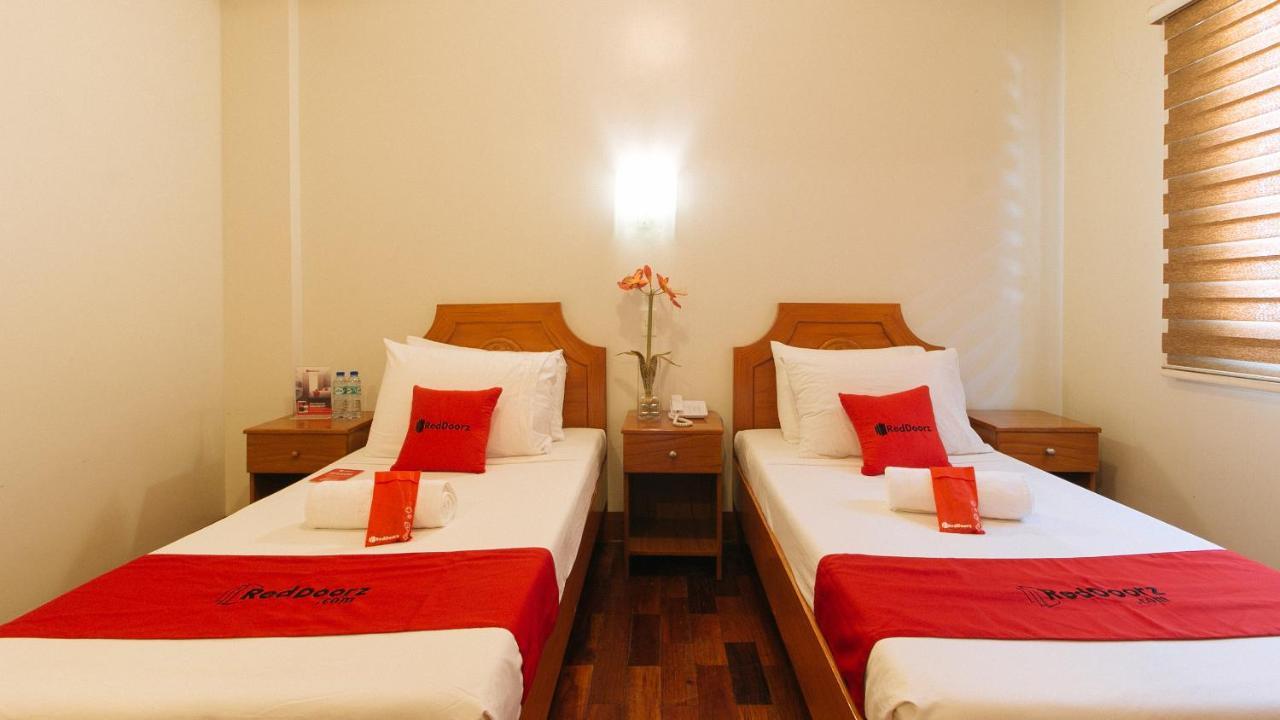 Reddoorz Premium @ Nick Hotel Gerona Tarlac Tarlac City Exterior foto